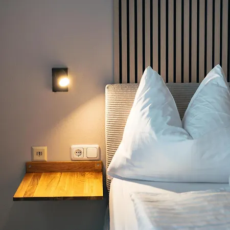 Number 1 فندق لويبرسدورف باي فرس