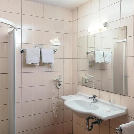 فندق Number 1 لويبرسدورف باي فرس